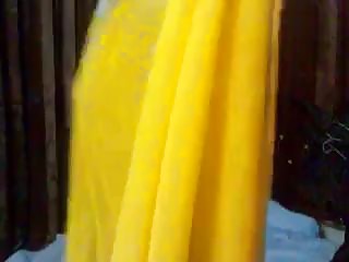 Dancing Indian girl is giving the most amazing blow job