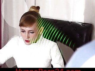 Mind controlling an amateur hottie and making her suck