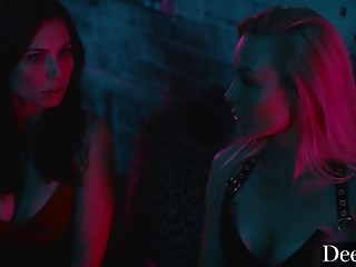 Brunette enjoying a hardcore threesome with a large throbbing dick
